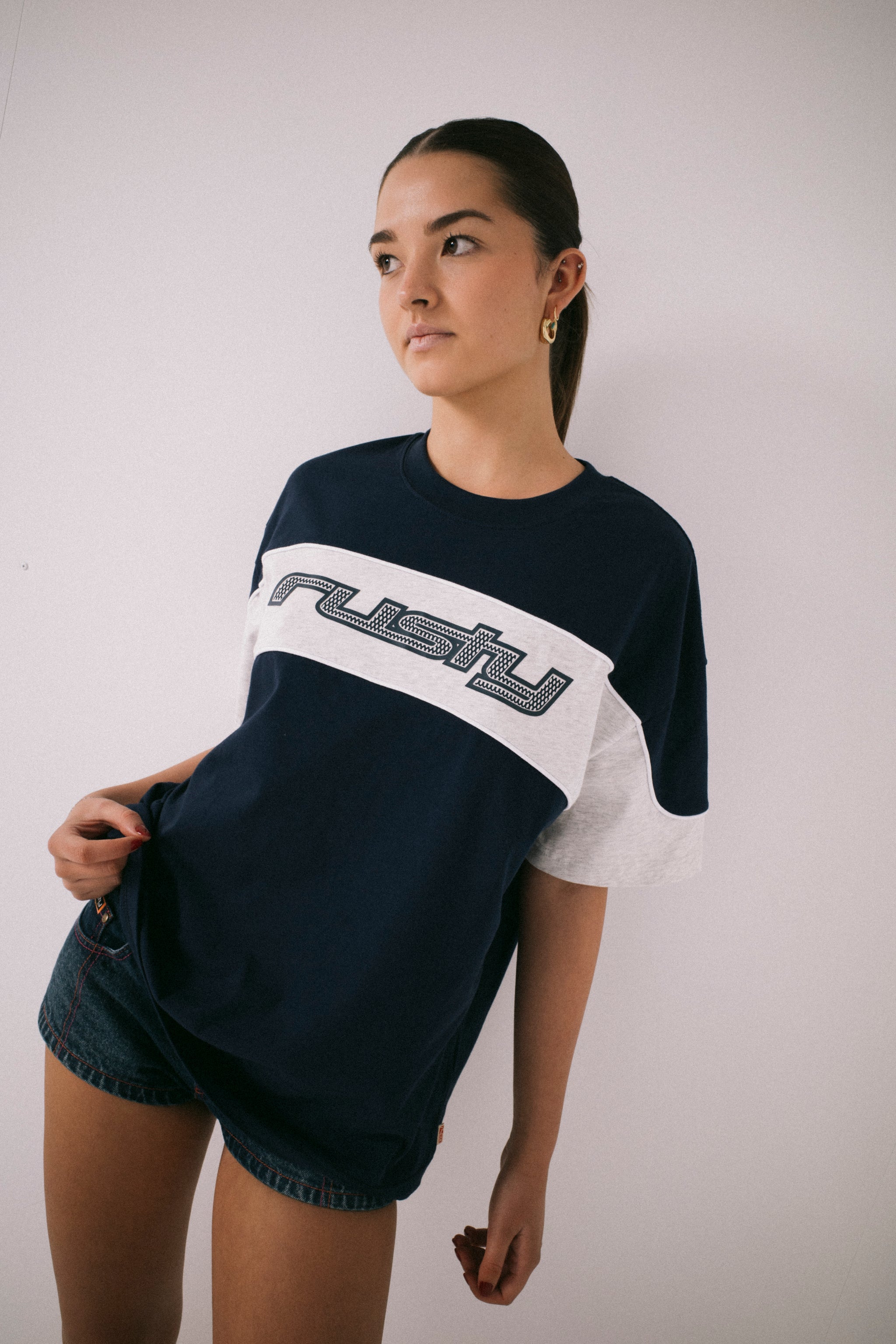 YOKKAO スウェット　windy fairtex twins ティファニー Rhinestone Sunnies Burnout Tee | GUESS